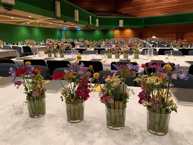 Duisburg Tagung Versammlung Blumendekoration Tischdekoration Saaldekoration sommerliche Deko