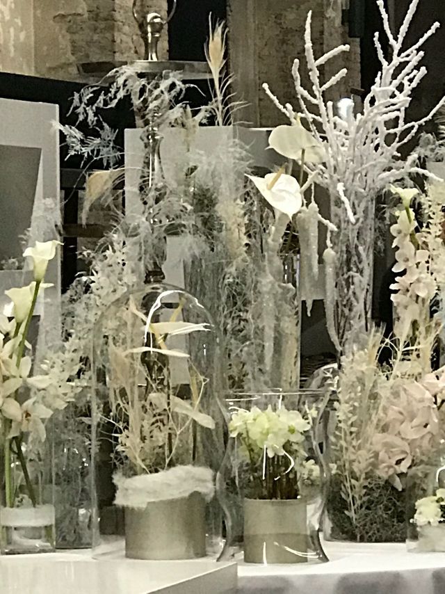 Eventfloristik mit weißer Deko